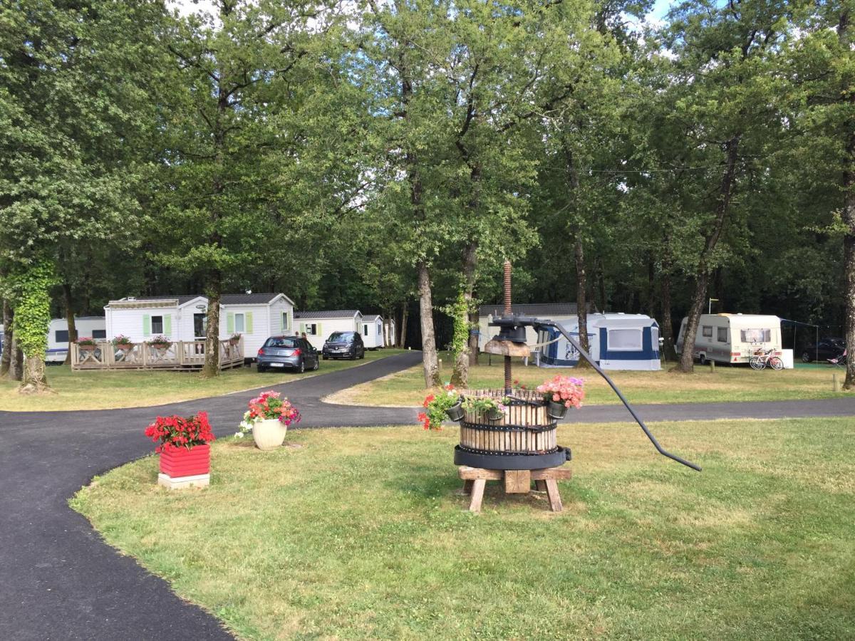 Les Petites Minaudieres Parque de Campismo Coussay-les-Bois